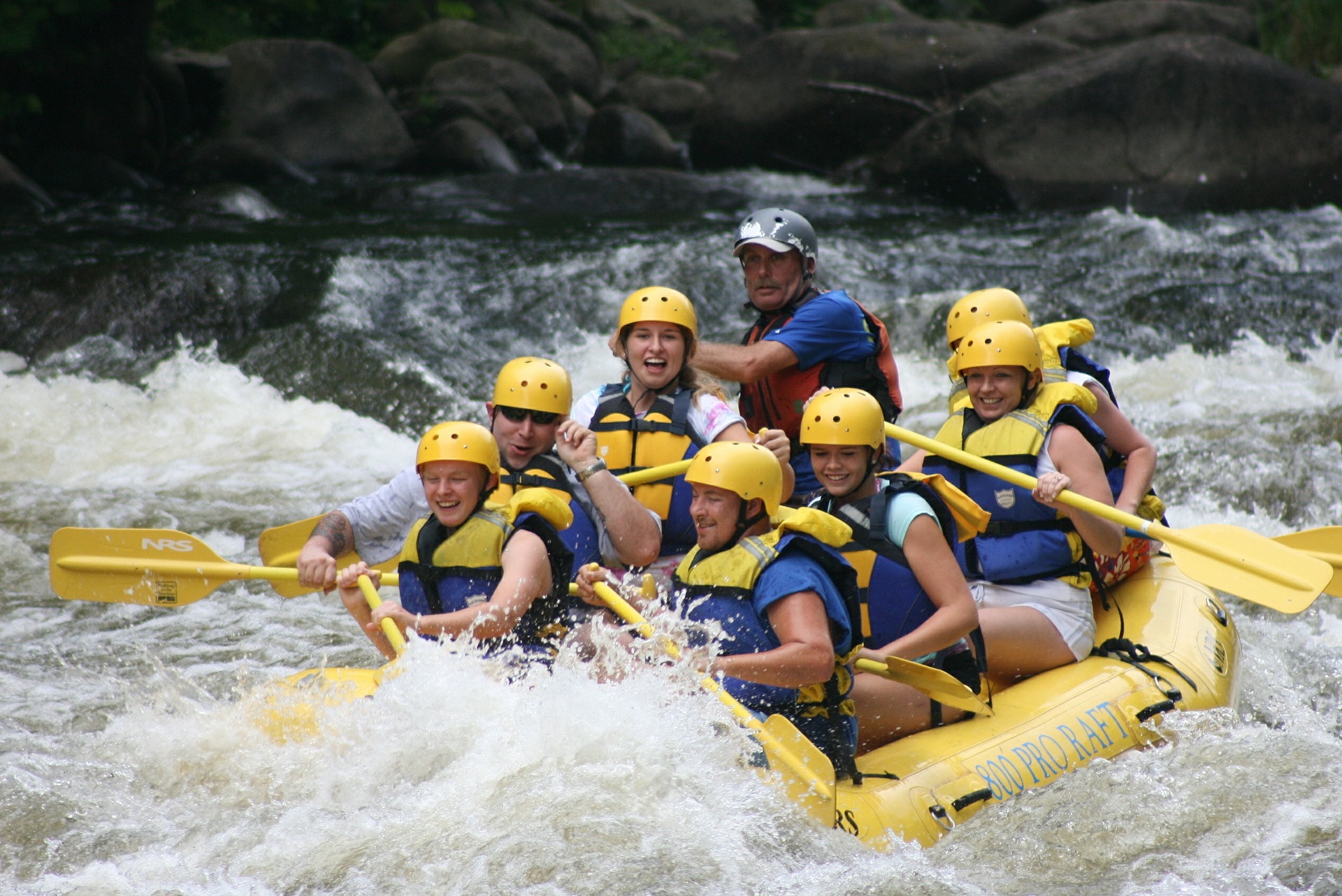rafting-g9c32025d1_1920