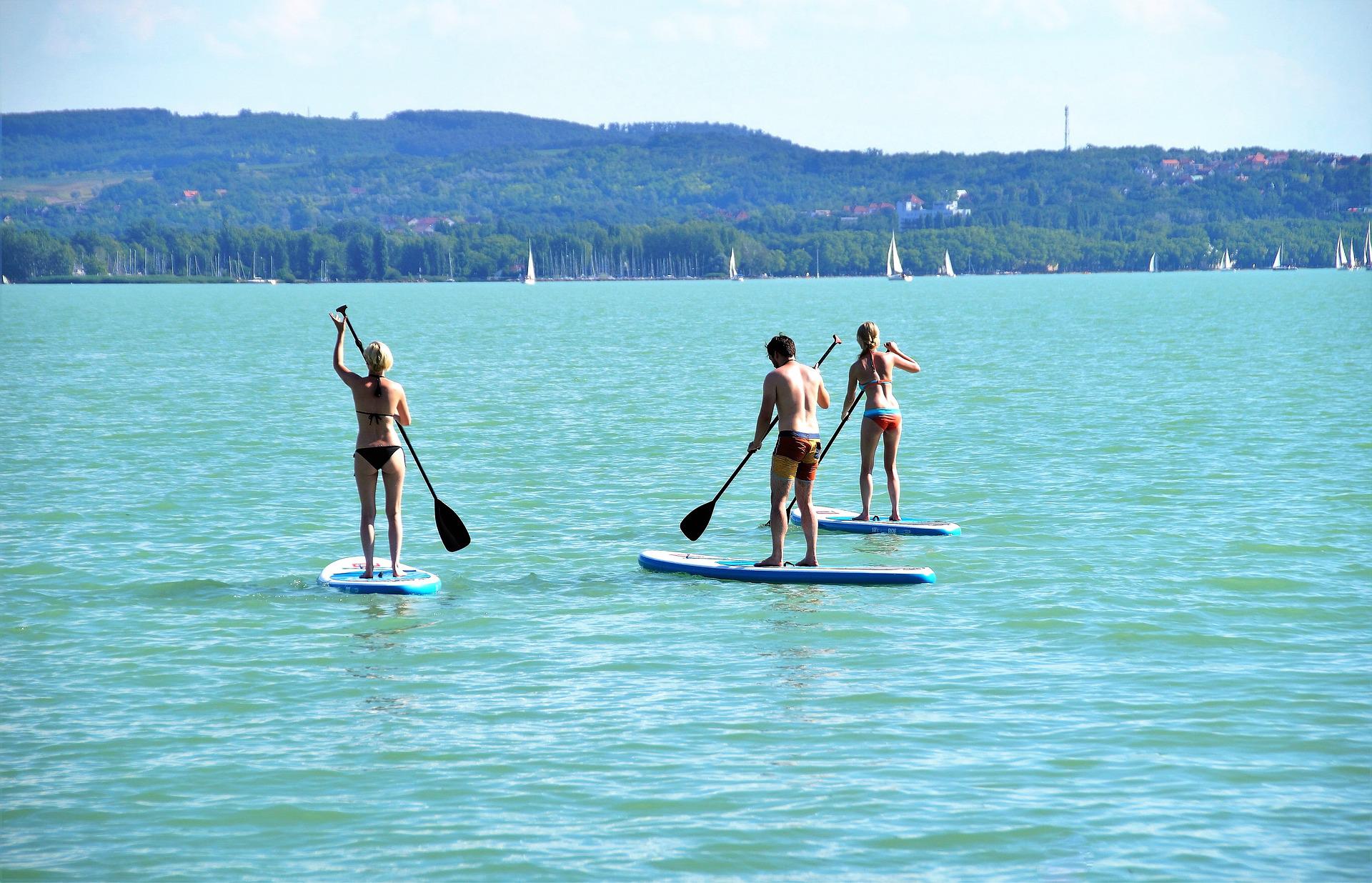 stand-up-paddleboarding-gc7613394d_1920